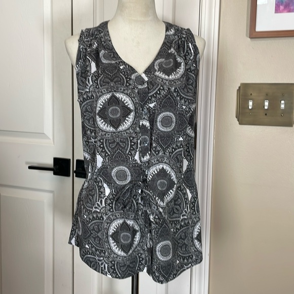 Banana Republic Tops - 😀 Free w/ Purchase Banana Republic Sleeveless Button Down Blouse Size Small